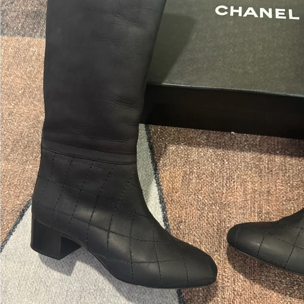 NEW NIB Chanel Quilted Heeled Boots 39